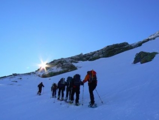 Partez explorer le milieu montagnard en hiver avec le Bureau des Guides des Pyrenees Ariegeoises Raquettes a Neige
